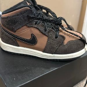 Jordan 1 MID SE